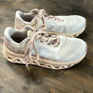 women’s On Cloudmonster size 8